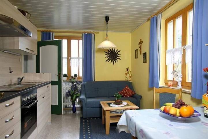 Ferienwohnung für 3 Personen, mit Balkon und Garten sowie Sauna