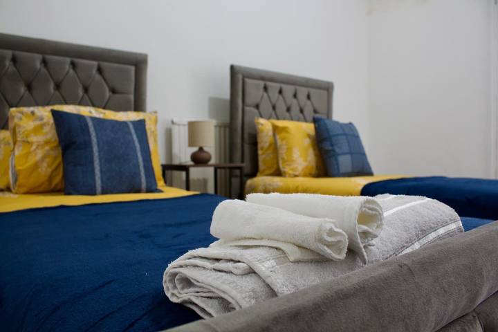 Green Corner House Sleeps 6 & Free Parking in Nottingham, East Midlands