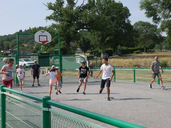Location de vacances pour 6 personnes, avec vue ainsi que vue sur le lac et jardin à Menet - 3