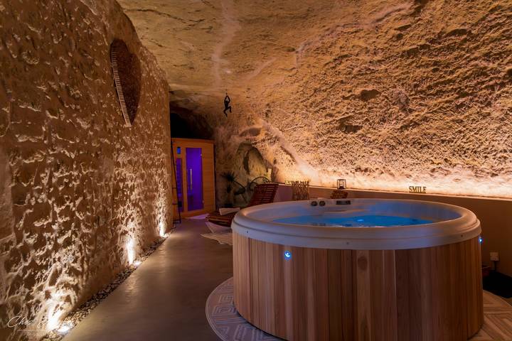 Gîte pour 2 personnes, avec terrasse ainsi que jacuzzi et sauna à Vernou-sur-Brenne - 2