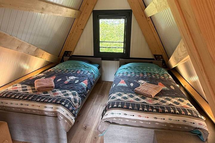 Location de vacances pour 4 personnes, avec Jacuzzi ainsi que Jardin et Piscine à Loray - 2