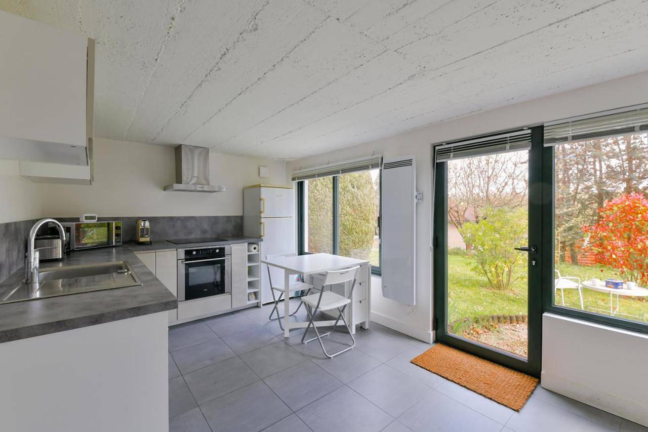 Appartement entier, One-Bedroom Apartment in Jouy-en-Josas, Yvelines