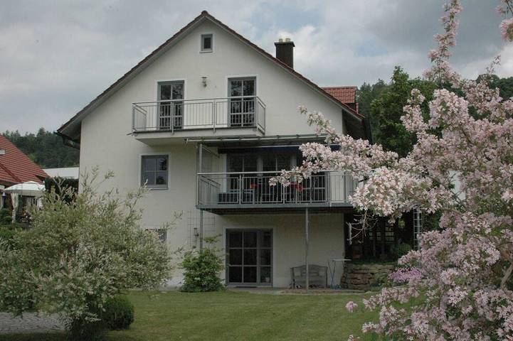 Ferienhaus für 8 Personen, mit Balkon und Garten
