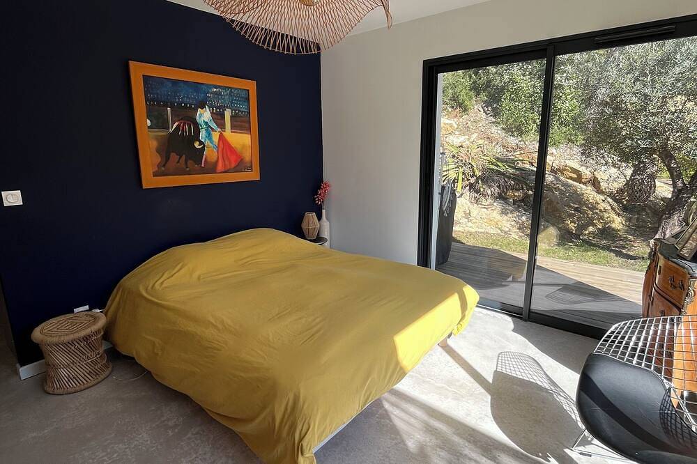 Modern villa at the foot of the Pic Saint-Loup in Saint-Clément-de-Rivière, Montpellier und Umgebung