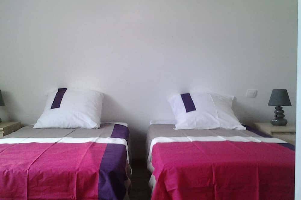 Beau gîte au coeur de la campagne avec piscine privée clôturée in Sainte-Sabine-Born, Périgord Pourpre