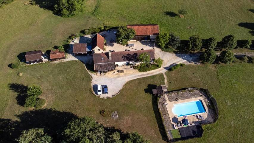 Location de vacances pour 5 personnes, avec Terrasse et Jardin ainsi que Piscine et Vue à Saint-Cirq