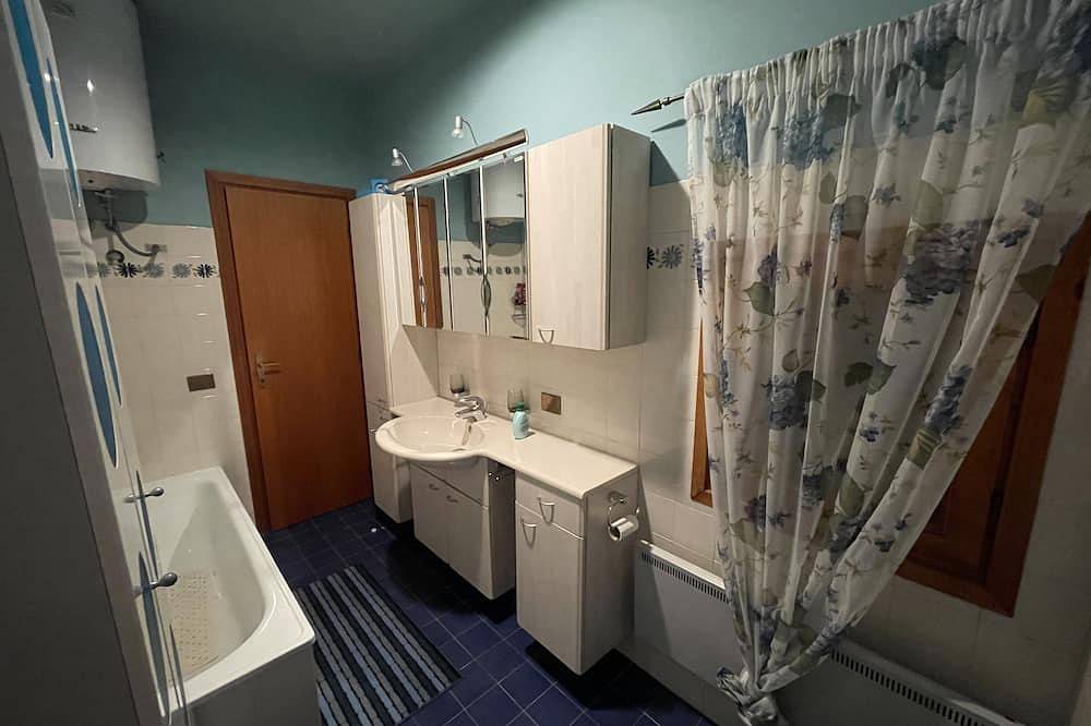 Ganze Wohnung, Apartment in Residence in Stresa Borromeo Islands view, private garden and Park in Stresa, Comune di Stresa