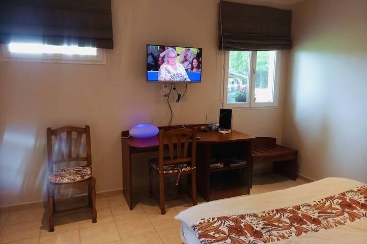 Location de vacances pour 2 personnes, avec terrasse et jardin, animaux acceptés à Quemper-Guézennec - 4