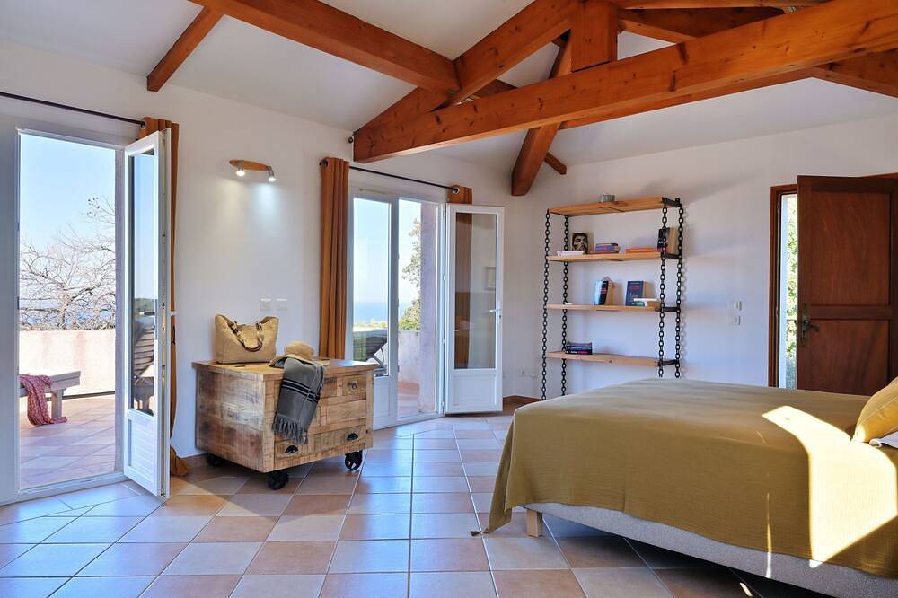 Punta della Guardia Estate, Villa with sea view in a nature reserve, beaches 1.5 Km away in Cervione, Región de Corte