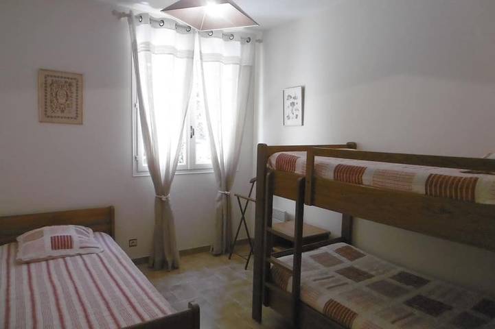 Gîte pour 7 personnes, avec jardin et terrasse, animaux acceptés à Saint-Saturnin-lès-Apt - 4