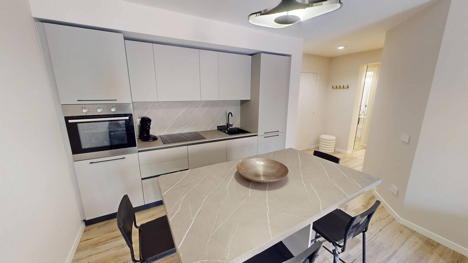 Hel lejlighed, Pleasant, air-conditioned, refurbished 3-room apartment in the city center (117M) in Menton, Nice og omegn