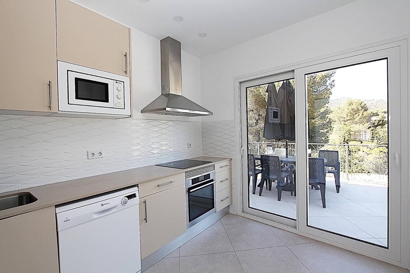 Villa Green House, capacità 8 persone, aria condizionata, piscina privata e area barbecue in Lloret de Mar, Costa Brava