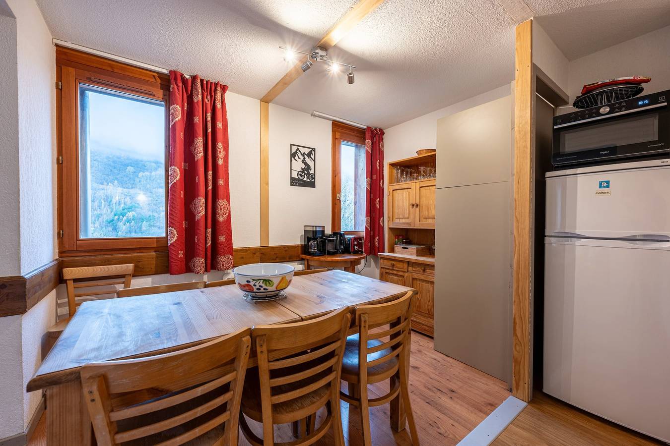 Apartamento entero, Apartamento 'Valloire' con vistas a las montañas, terraza privada y Wi-Fi in Valloire, Región de Saint-Jean-de-Maurienne
