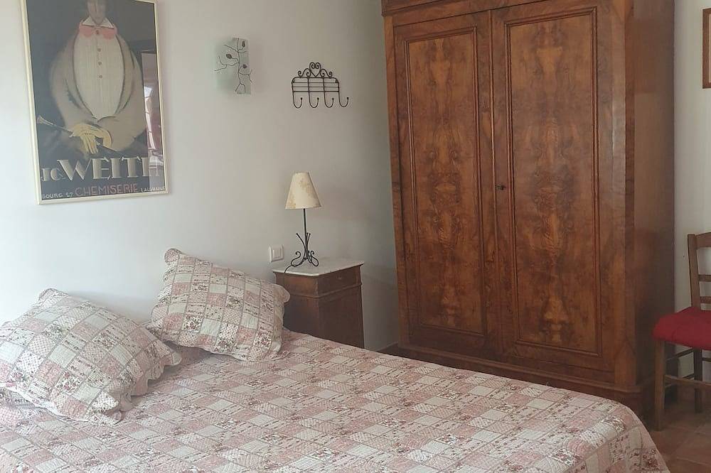 Charming apartment in a Provencal country house, private beach, riverside in Le Thoronet, Draguignan region