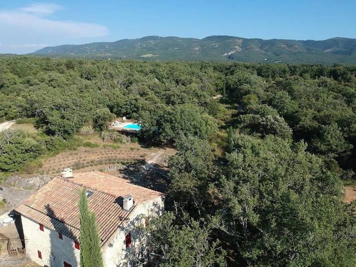 Location de vacances pour 10 personnes, avec vue ainsi que piscine et jardin, animaux acceptés à Saignon - 4