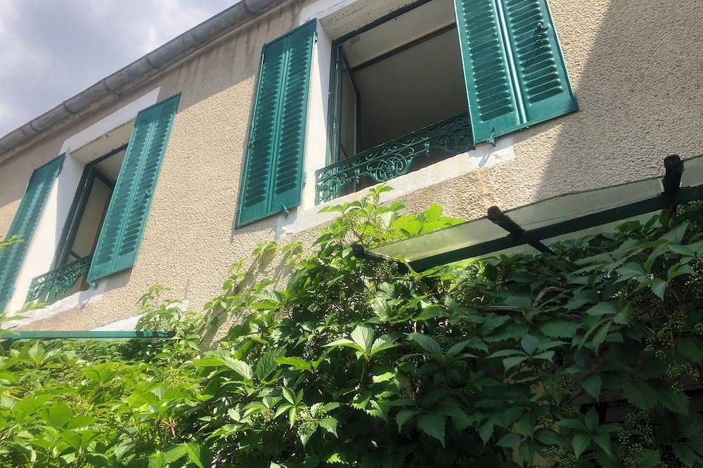 Maison chaleureuse, wifi gratuit, jardin privé fleuri à 20 min. de Vézelay. in Châtel-Censoir, Arrondissement d'Avallon