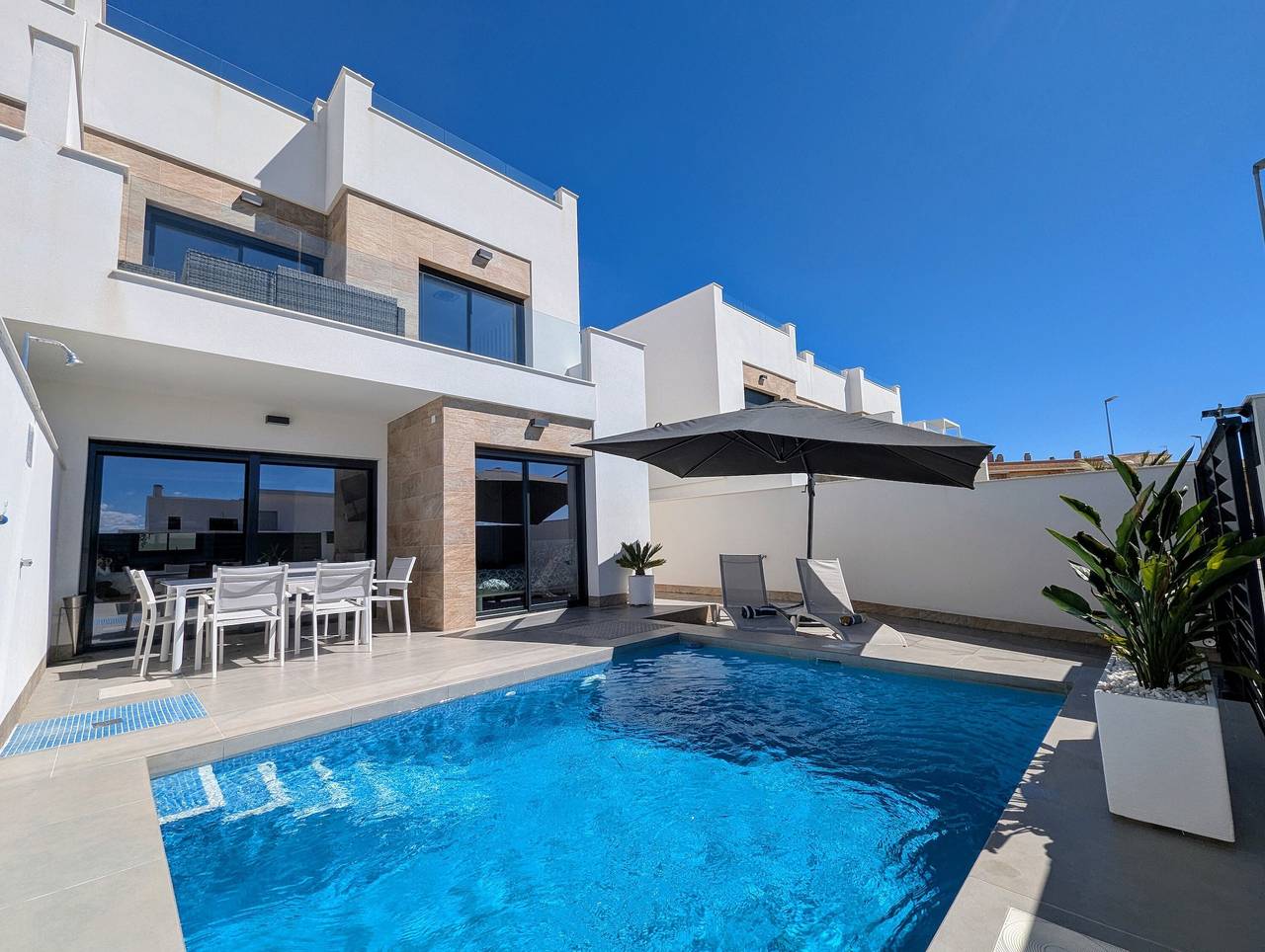 Casa Vacacional 'R-40-E De Obra Nueva' con Piscina Privada, Wi-Fi y Aire Acondicionado in Los Montesinos, Costa Blanca