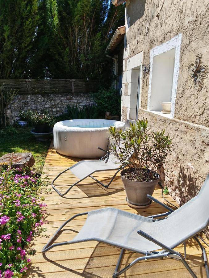 Location de vacances pour 7 personnes, avec vue ainsi que jardin et terrasse à Antran