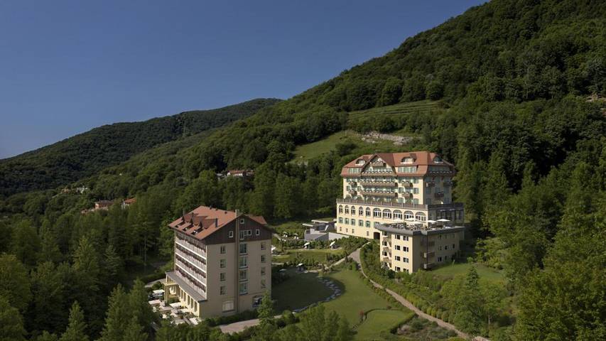 Hôtel pour 4 personnes, avec piscine ainsi que sauna et jardin