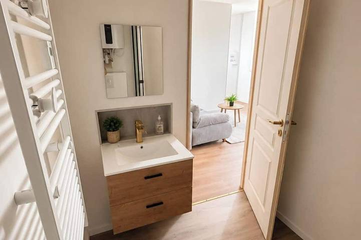 Appartement entier, L'atelier du voyageur - Vidéoprojecteur in Ploumagoar, Région de Guingamp