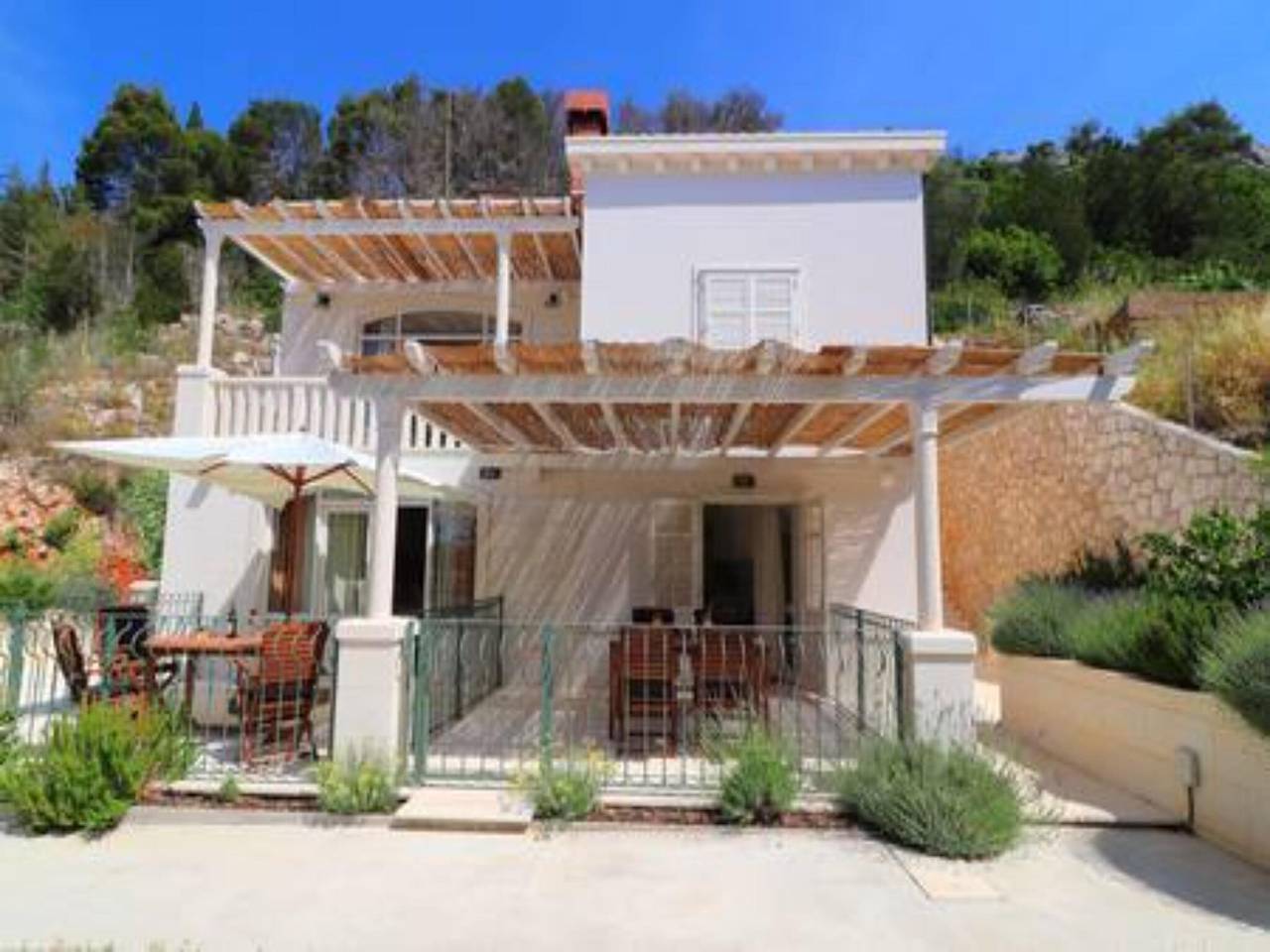 Ganze Wohnung, Apartments Seafront Silence - One Bedroom Apartment with Terrace and Sea View in Trstenik, Peljesac