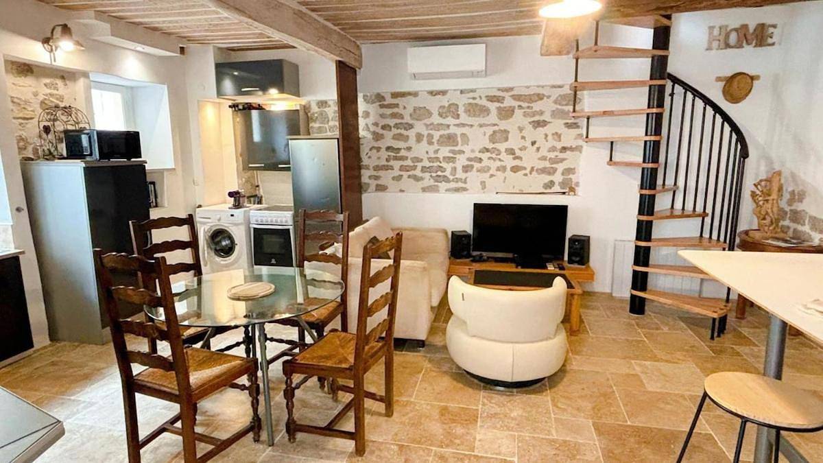 Appartement entier, Atypical rustic house Le Val in Le Val, Région de Brignoles