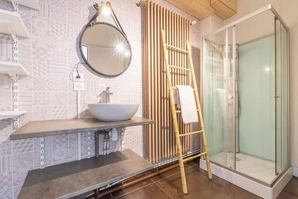 Entire apartment, Unique industrial loft in city center 130m2, 3 bedrooms, ideal for a family in Le Puy-en-Velay, Haute-Loire