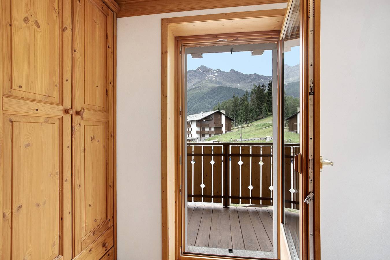 Ganze Wohnung, Ferienwohnung 'Casa Michela Bilocale 2' mit Bergblick, Gemeinschaftsterrasse und Wlan in Santa Caterina Valfurva, Valfurva