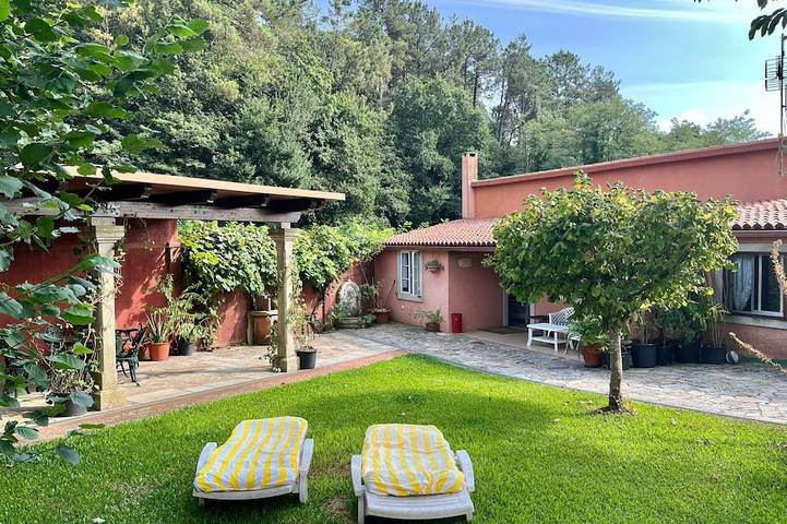 Gîte pour 3 personnes, avec jardin à Brión