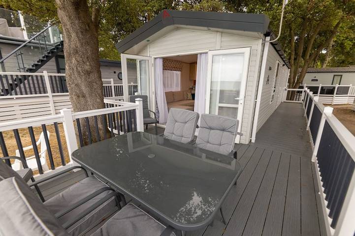 Cottage for 4 people, with terrace in Mudeford