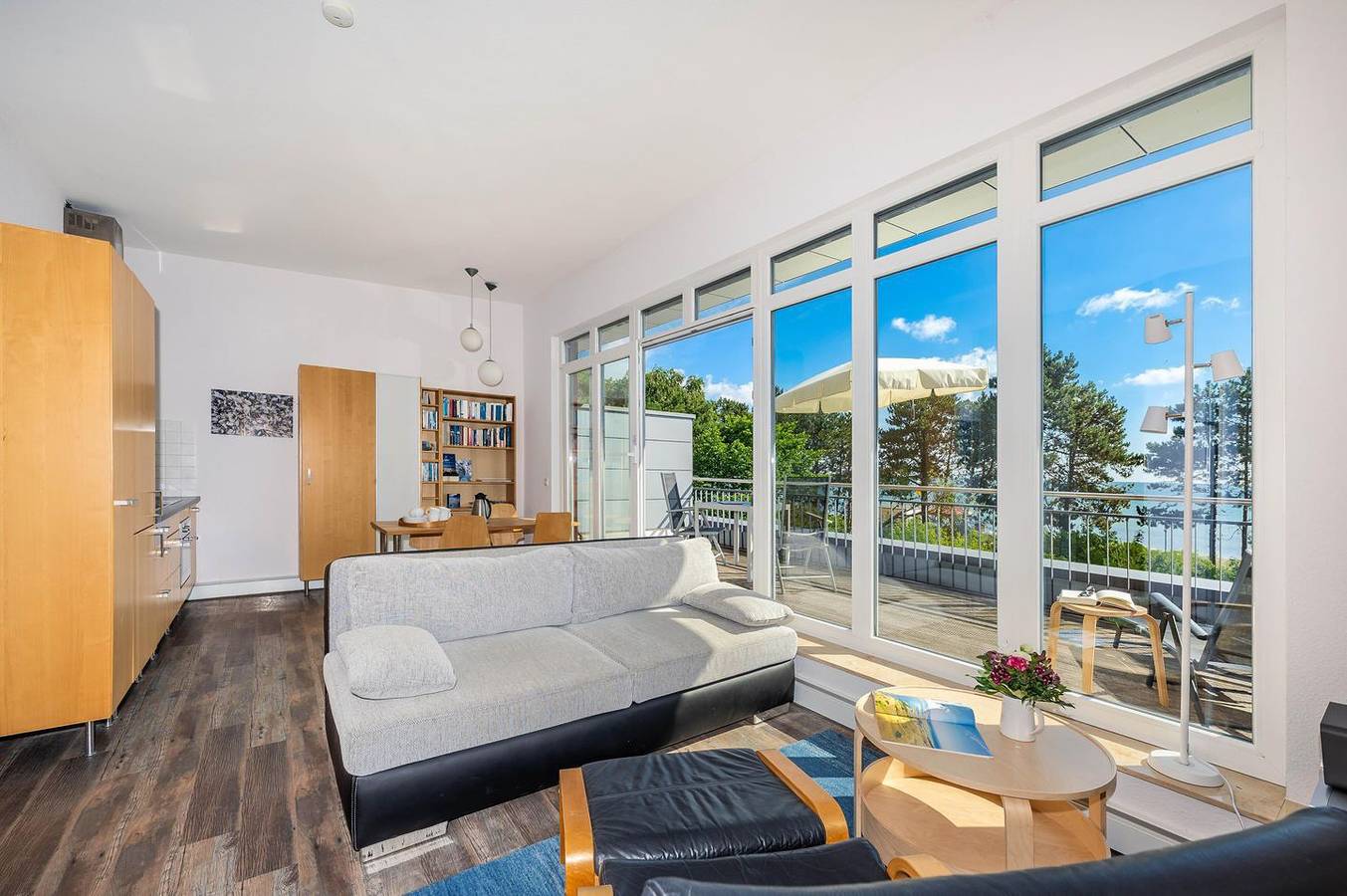 Apartamento entero, Elegantes Penthouse-Appartement mit Dachterrasse und Meerblick in Strandkörbe, Breege