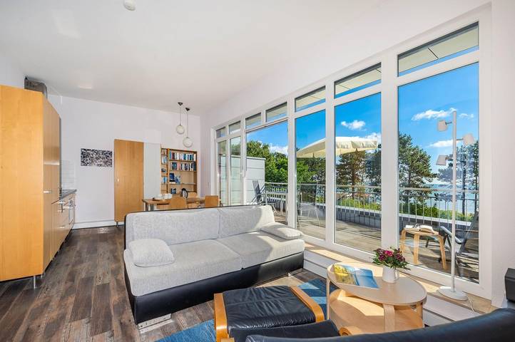 Ganze Wohnung, Elegantes Penthouse-Appartement mit Dachterrasse und Meerblick in Strandkörbe, Breege