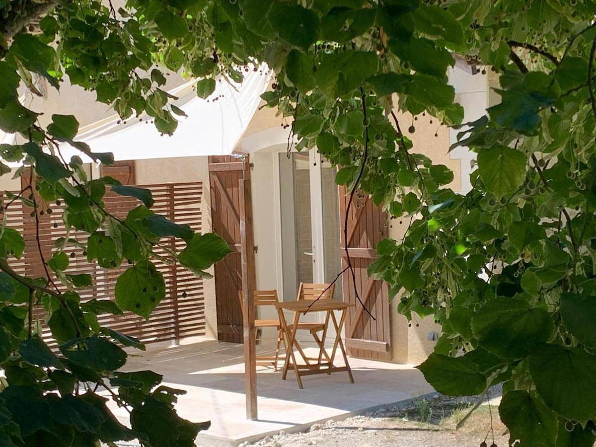 Les Gites Sur La Colline - 21 m2 studio with shared pool in Montignac-de-Lauzun, Région de Marmande