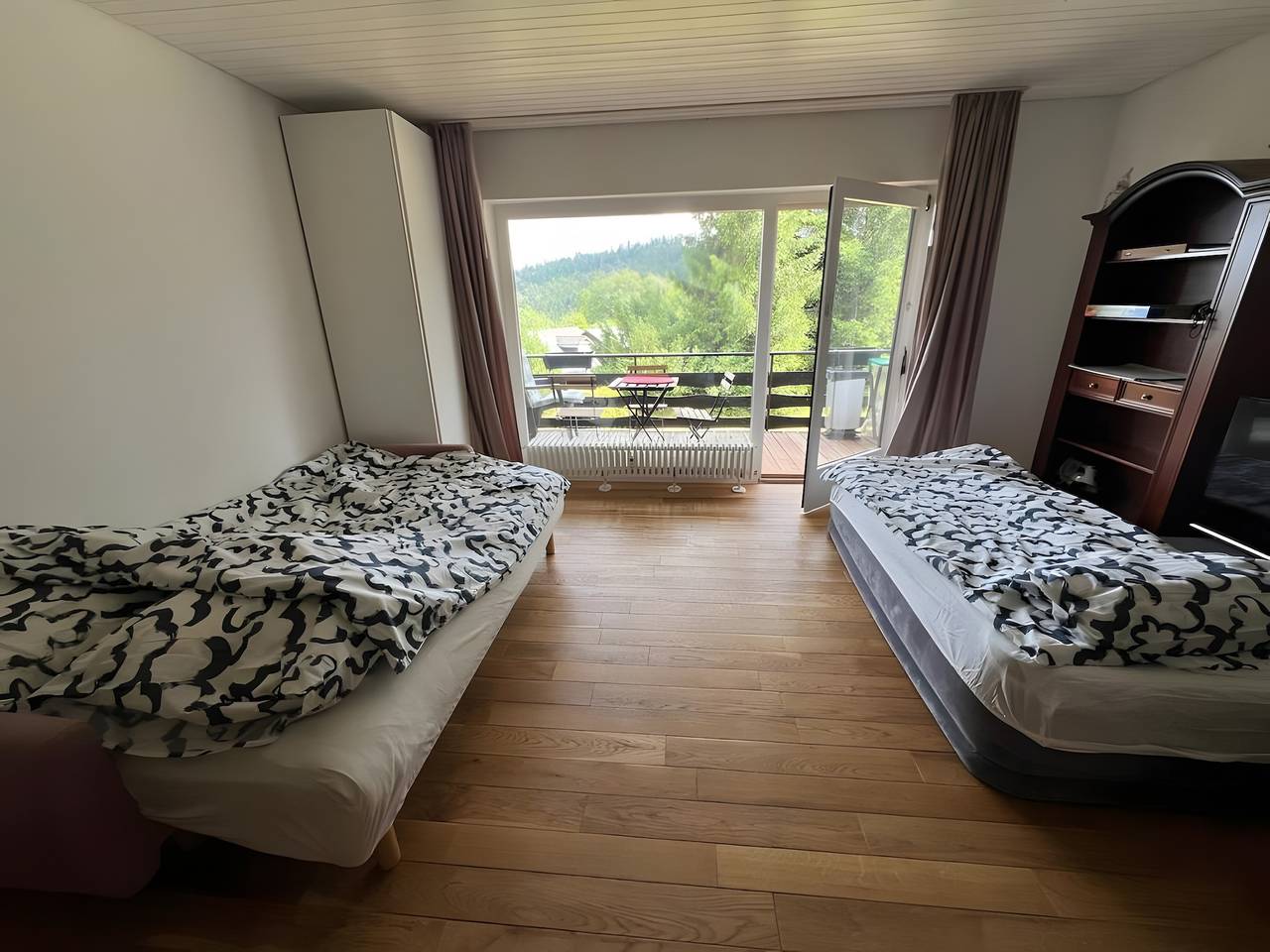 Apartamento inteiro, Apartamento que aceita cães com piscina partilhada, jardim comum e varanda in Hausern, Floresta Negra do Sul