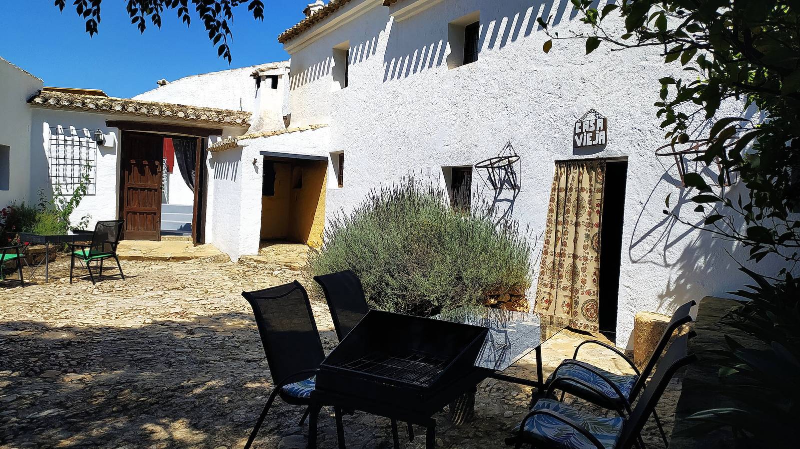 Tïpica Casa Andaluza De Vacaciones Con Piscina Privada Rodeada De Olivares in Fuentes de Cesna, Algarinejo