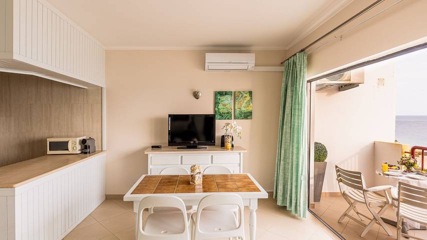 Ganze Wohnung, Ferienwohnung für 4 Personen mit Balkon in Praia da Rocha, Portimão