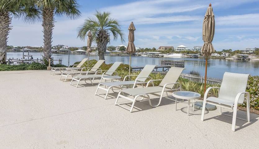 Vacation rental for 6 people, with pool and balcony as well as yard in Perdido Key