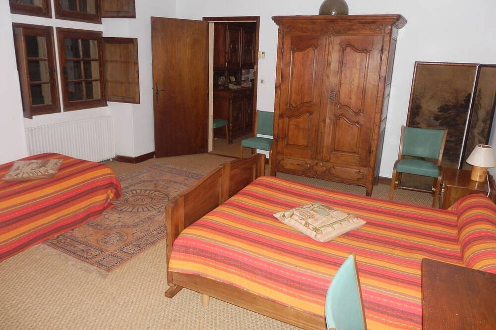 Schloss mit Swimming Pool und Burg in Südfrankreich, Millau, bit etwa 25 Personen in Millau, Parc naturel régional des Grands Causses