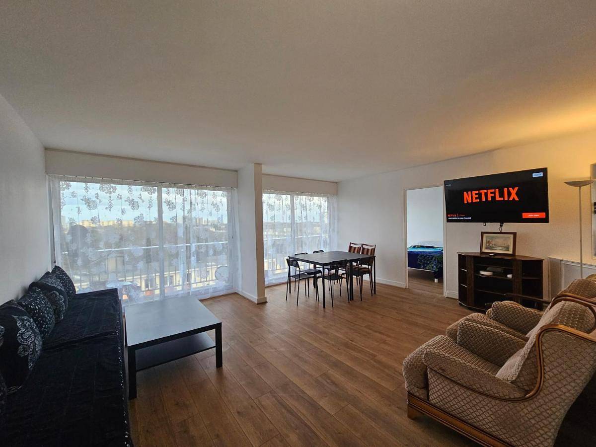 Appartement entier, Grand appartement 160m2 equipped for professionnal groups in Sarcelles, Val-d'Oise