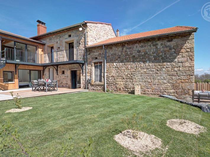 Charmantes Haus, 5 private Suiten, Spa und Garten in Luriecq, Montbrison