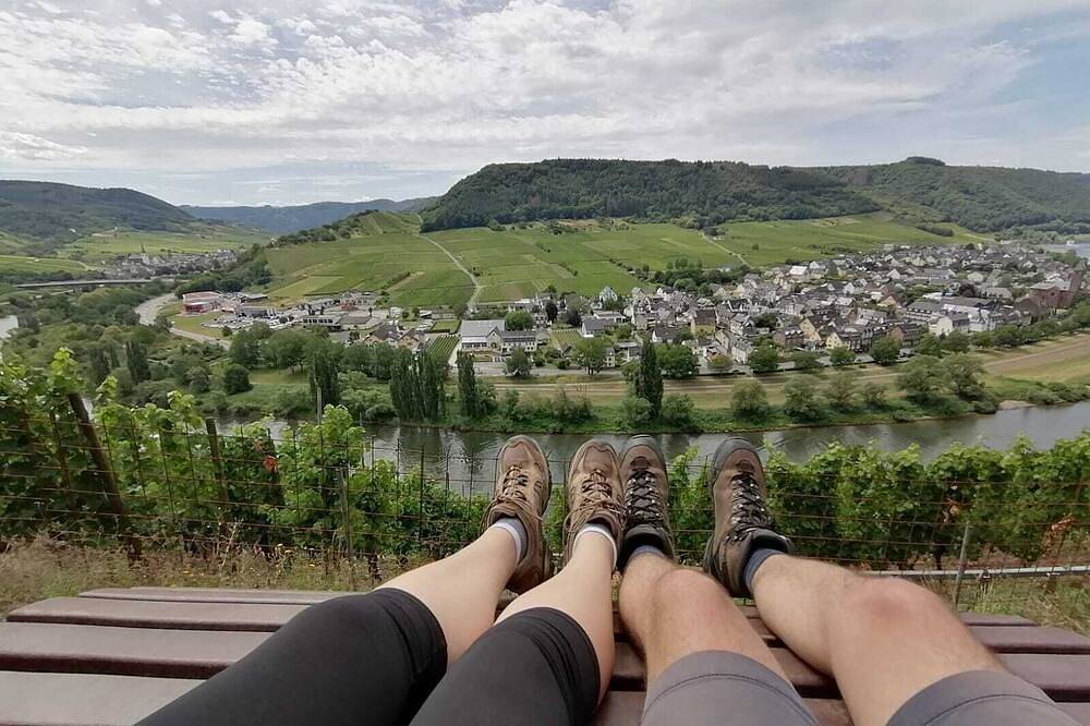 Ganze Wohnung, Moderne Ferienwohnung (Nichtraucher) mit Balkon und direktem Moselblick in Valwig, Cochem-Zell