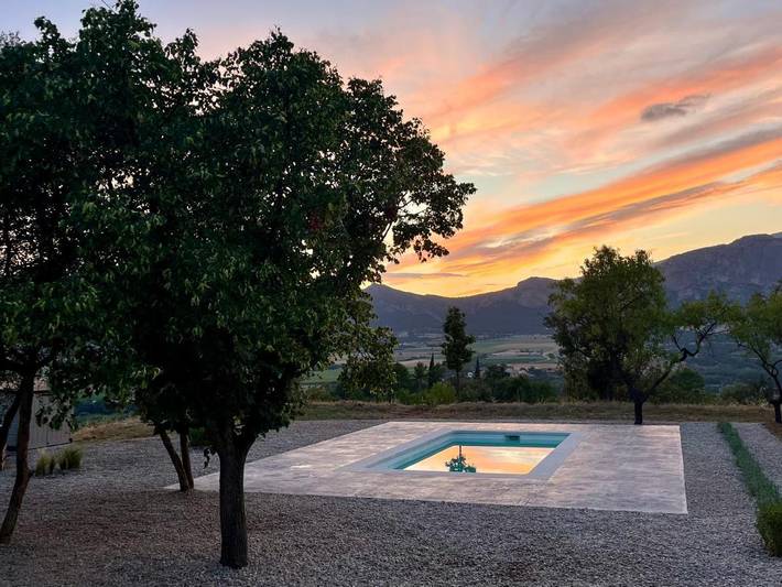 Casa rural para 9 personas, con vistas al lago y vistas además de jardín y piscina, Familias con niños en Alto Urgel - 4