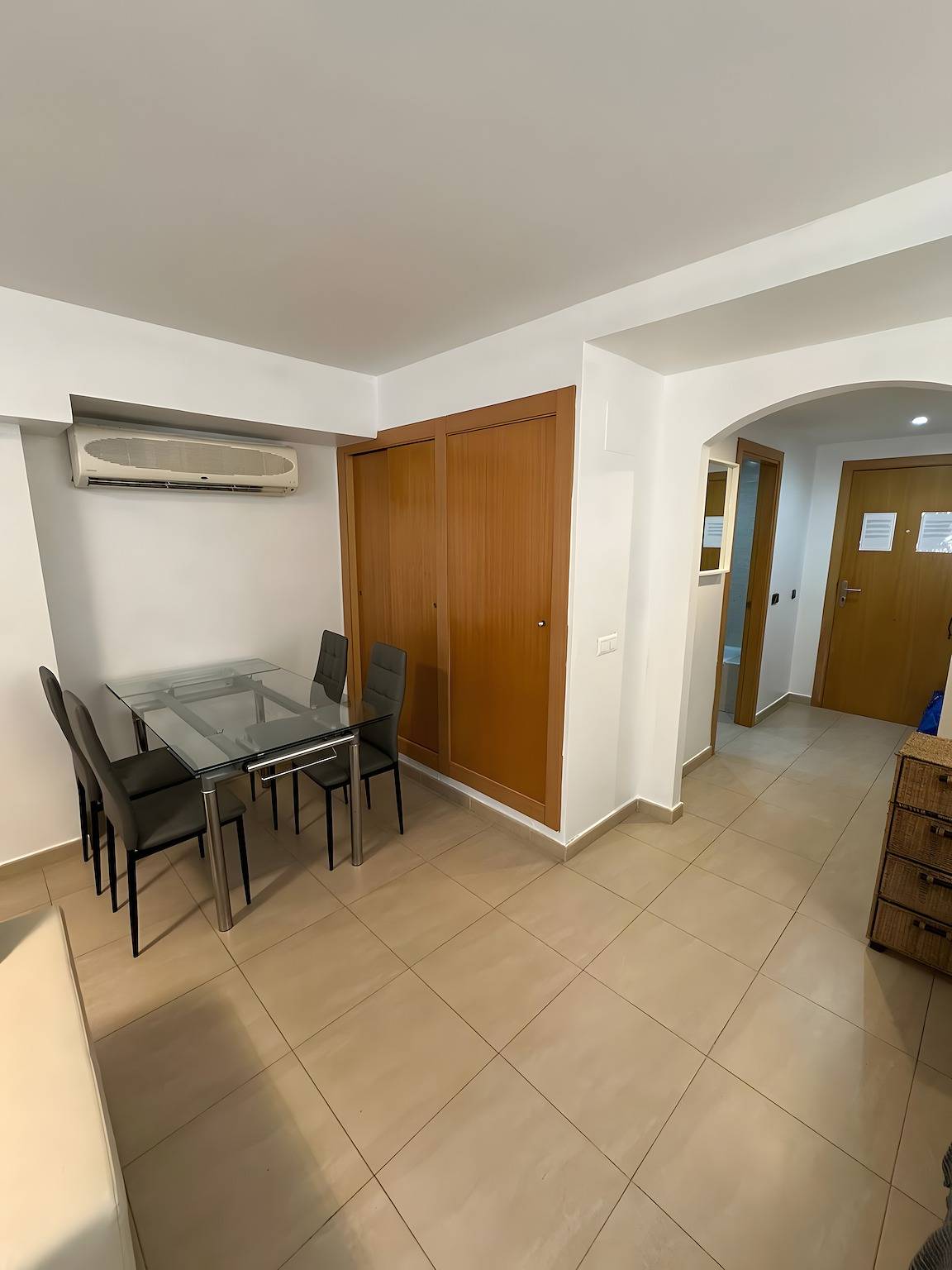 Ganzes Studio, Studio-Apartment 'Acogedor En La Playa' mit Gemeinschaftspool, Wlan und Klimaanlage in Las Chapas, Marbella