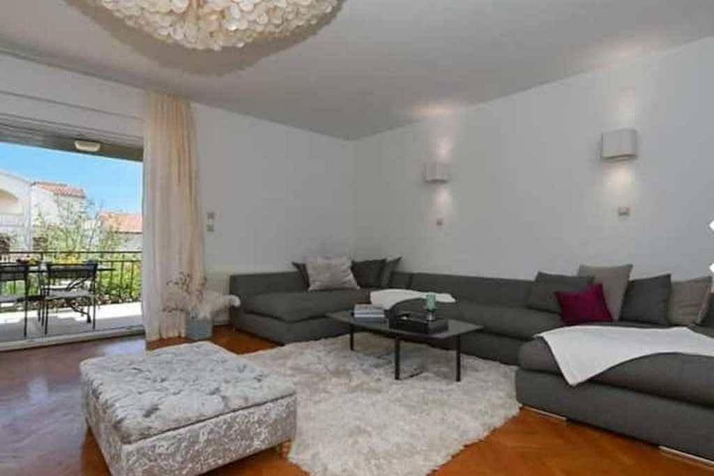 Comfortabel huis met terras en uitzicht op zee Mavarstica (Ciovo) K-25200 in Okrug Gornji, Čiovo