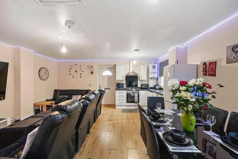 Entire apartment, New Luxury one bedroom apartment close to The Luton Mall, Luton Central Library. in Luton, Chiltern Hills