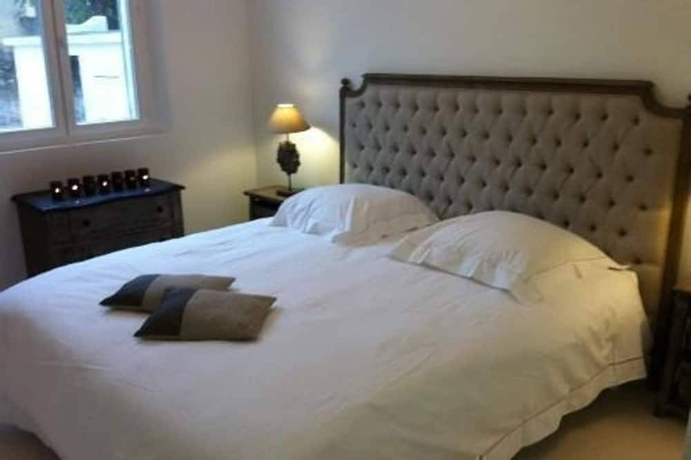 Magnificent three-bedroom house completely renovated in the center of Saint Tropez. in Saint-Tropez, Mediterranean Coast (France)
