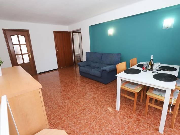Entire holiday apartment, 131-Pompeyo Ii. Apartment located in Cambrils only 300m from the beach in Cambrils, Costa Dorada
