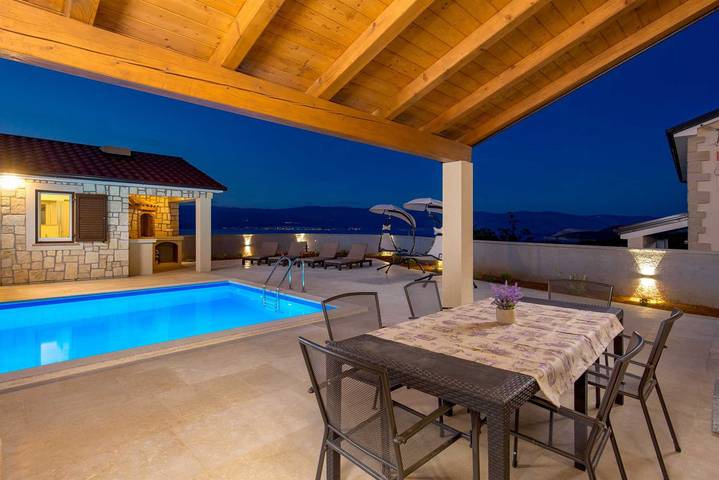 Villa pour 6 personnes, avec piscine et jardin, animaux acceptés à Vrbnik - 4