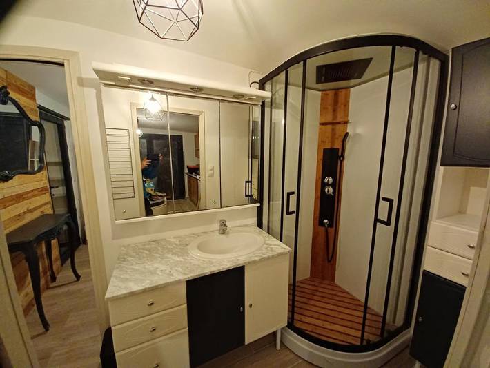 Gîte pour 3 personnes, avec piscine ainsi que jardin et vue, animaux acceptés à Pont-de-Labeaume - 4