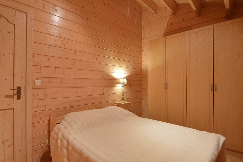 Peaceful Chalet Retreat in Nijlen, Antwerp region